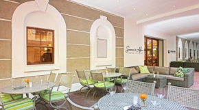 Гостиница Hollow on the Square City Hotel  Кейптаун